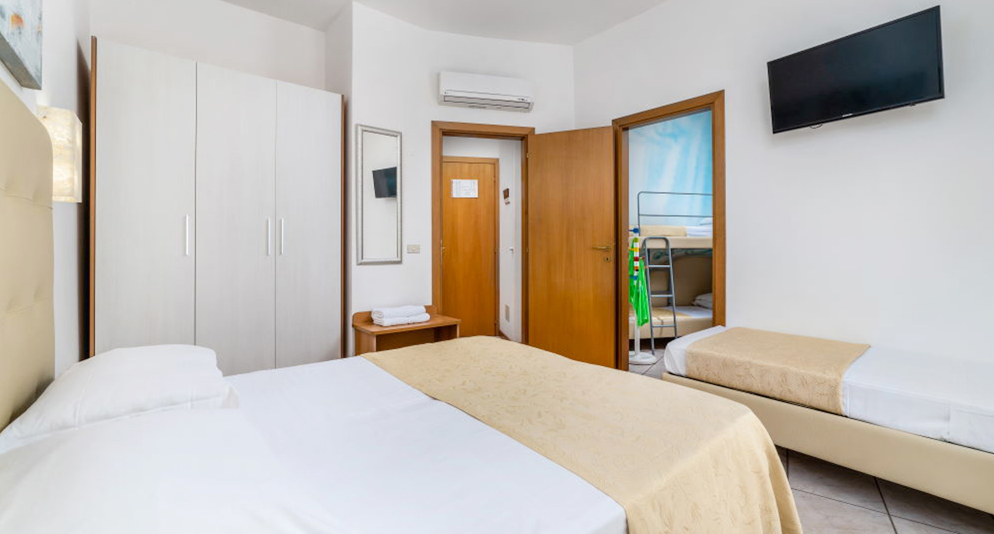 media.Camera-Comunicanti-2-CFH-Milano-Marittima