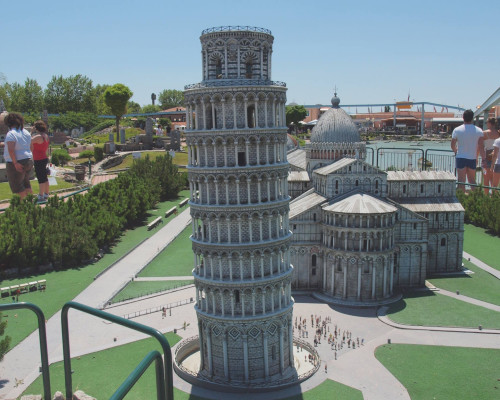 media.Torre-e-Duomo-Cattedrale-di-Pisa-al-parco-tematico-Italia-in-Miniatura-ingressi-gratuiti-per-tutta-la-famiglia-in-vacanza-al-Club-Family-Hotel-Milano-Marittima