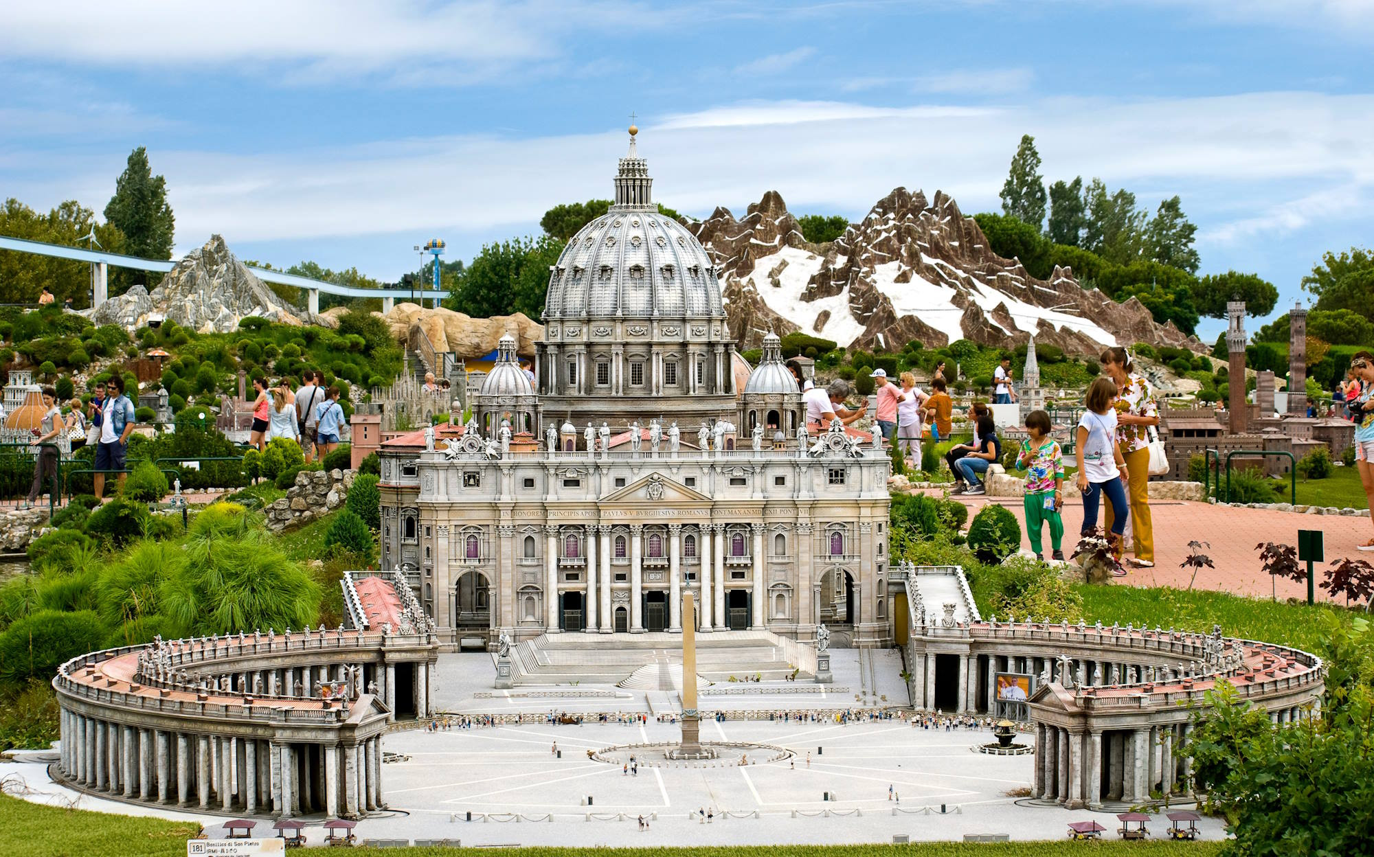 media.Piazza-San-Pietro-in-Vaticano-al-parco-tematico-Italia-in-Miniatura-ingressi-gratuiti-per-tutta-la-famiglia-in-vacanza-al-Club-Family-Hotel-Milano-Marittima