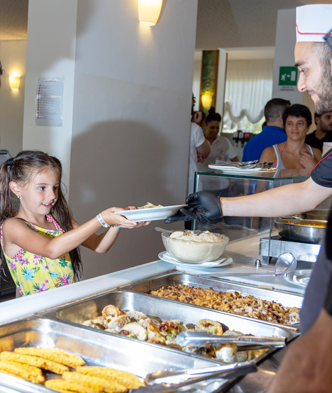 media.Gallery-Dine-Around-8-CFH