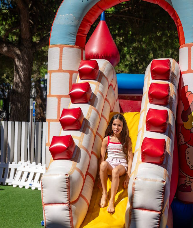 media.Gallery 1 Gommoland Park giochi gonfiabili in giardino Club Family Hotel Milano Marittima