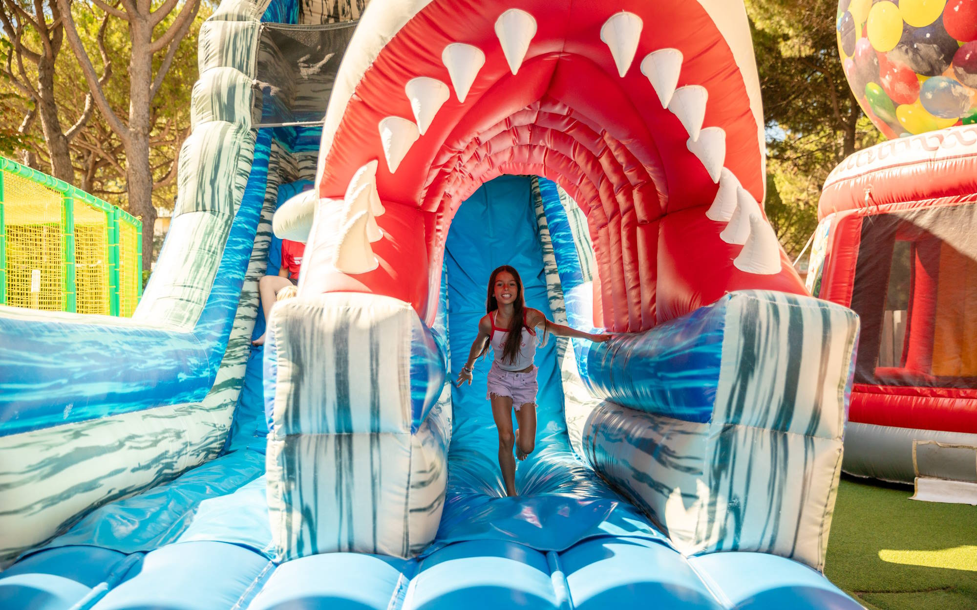 media.Slide Gommoland Park giochi gonfiabili in giardino Club Family Hotel Milano Marittima